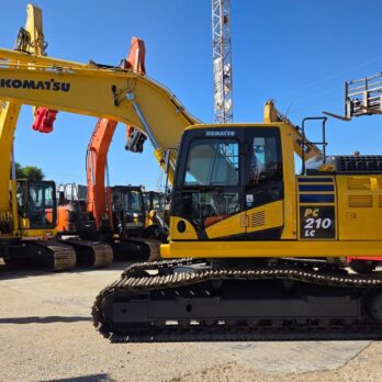 Komatsu PC210-11